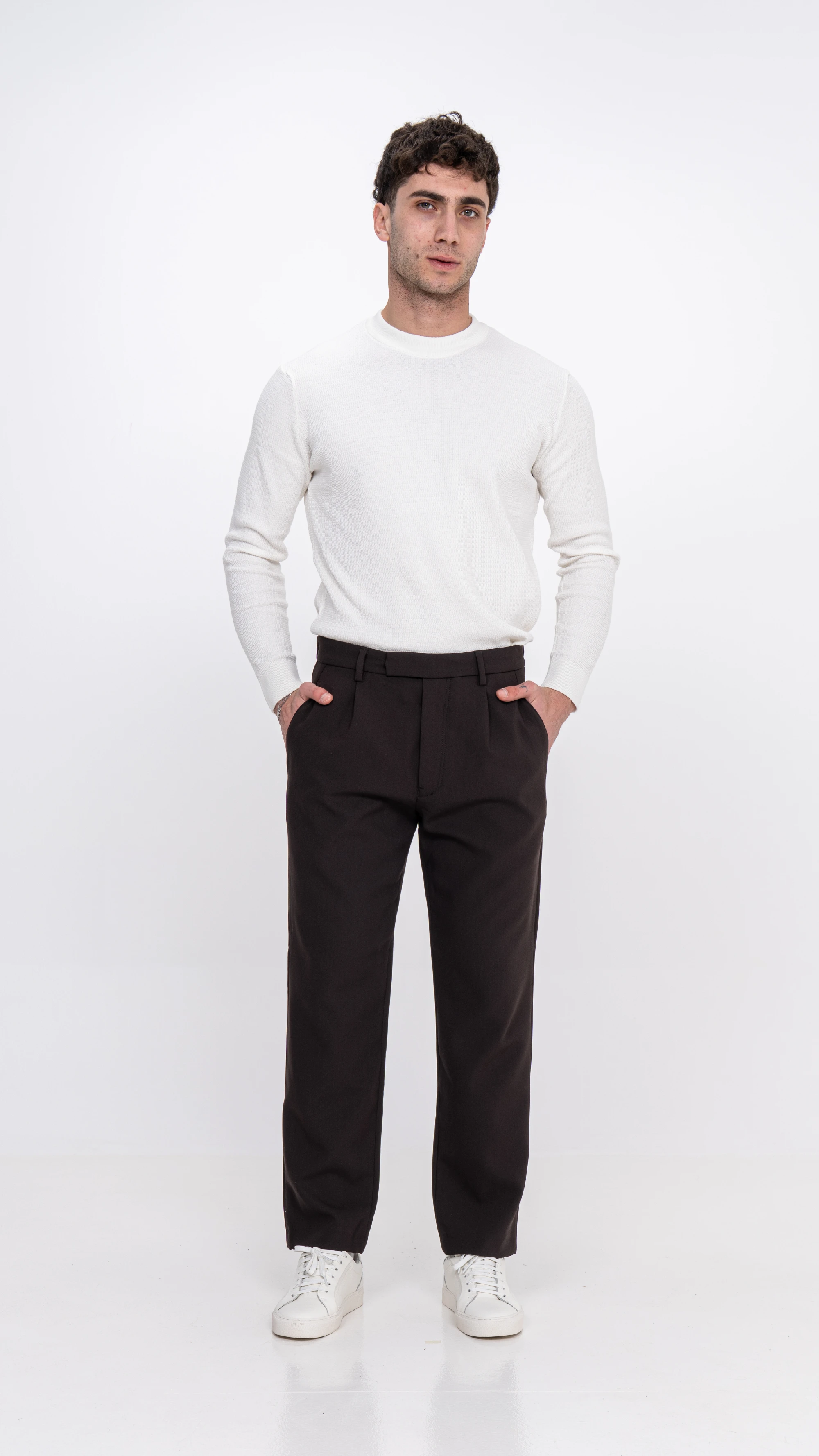 Relaxed Fit Pleated Trouser