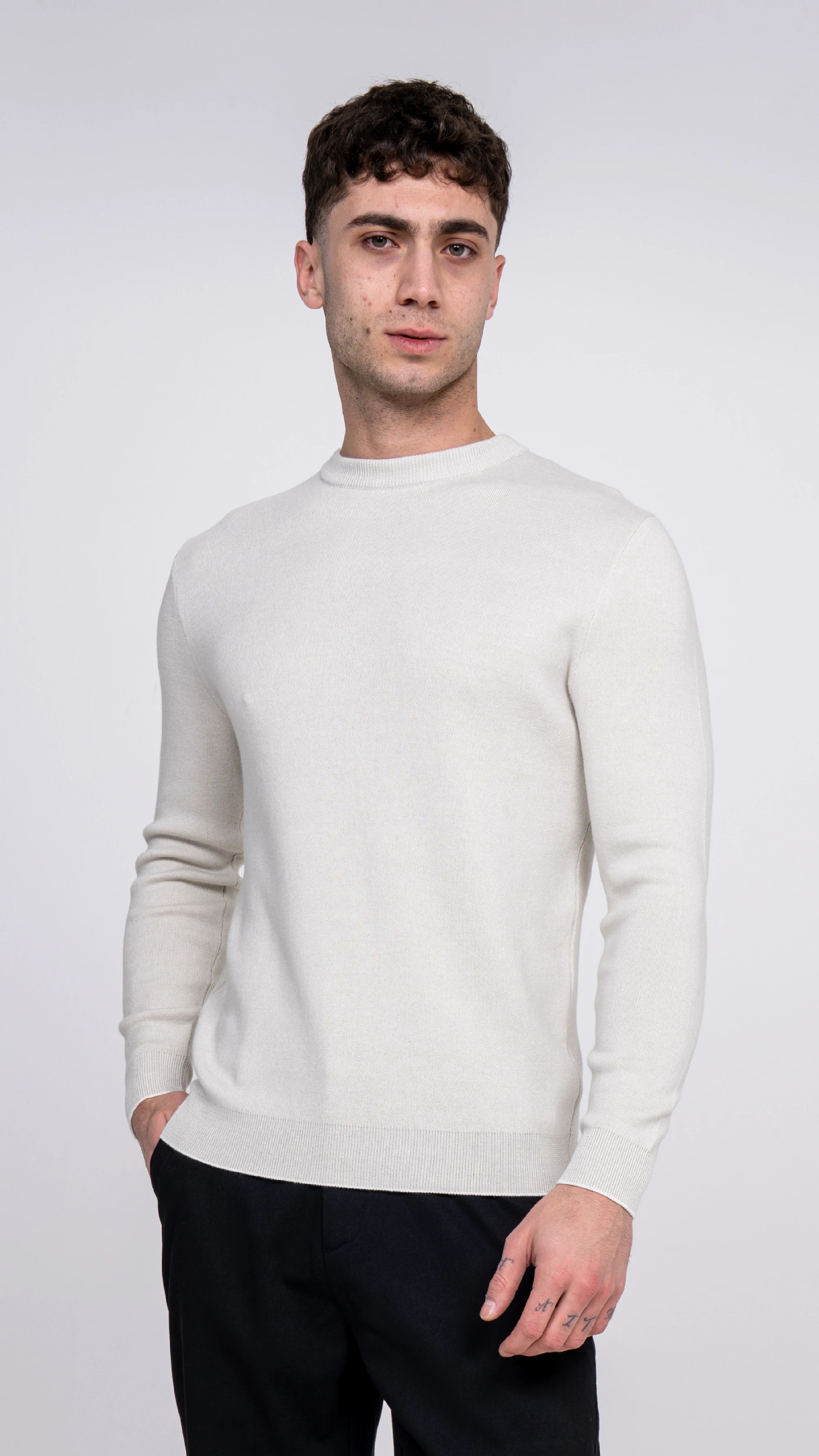 Round Neck Sweater..